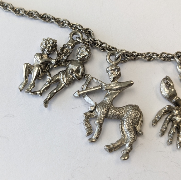 VTG SILVER TONE CHUNKY CHARM BRACELET - Picture 2 of 16